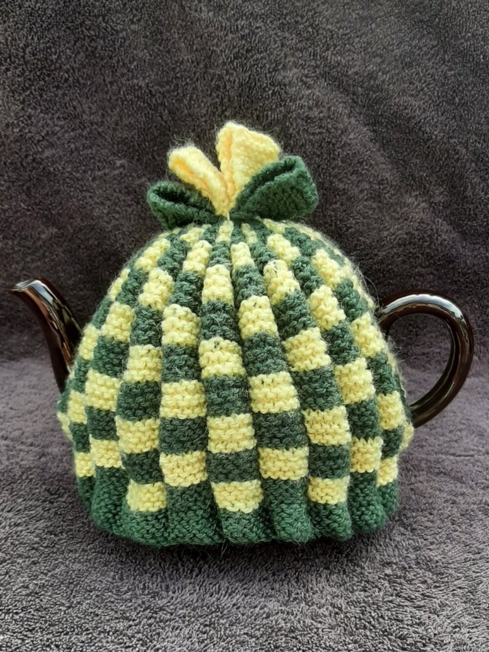 Tea Pot Cozy Knitted Green/Yellow Checkered (Small)